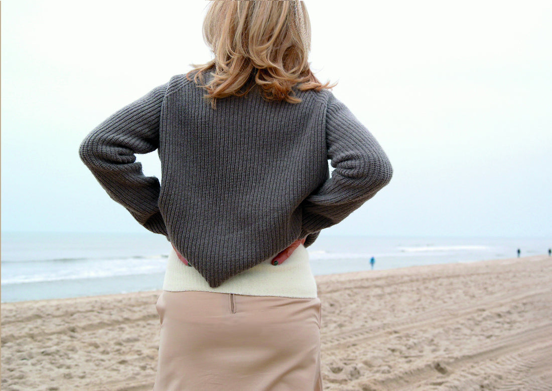Woman wearing a back warmer on the beach 